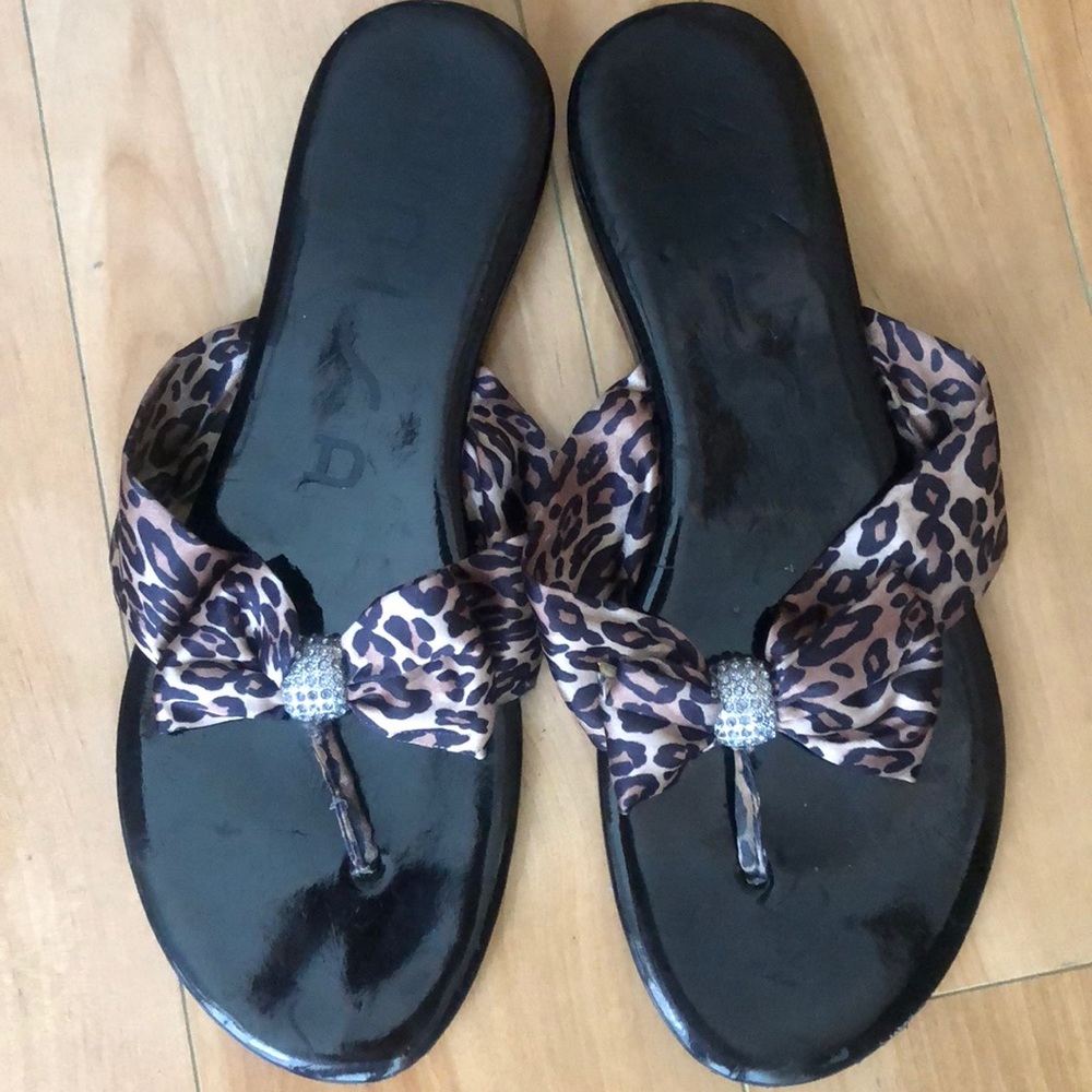 Unisa Cheetah Print Bow w Diamonds, Black Sandals